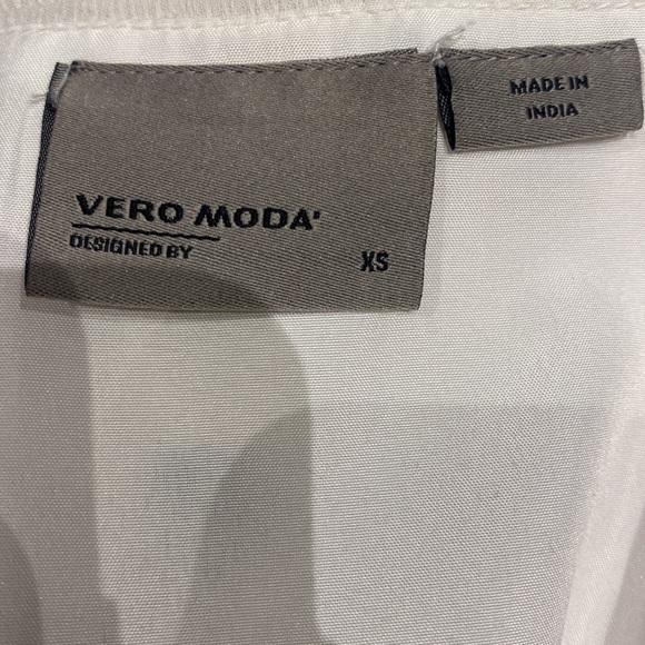 White dress with flowers from Vero Moda size xs - Picture 3 of 5